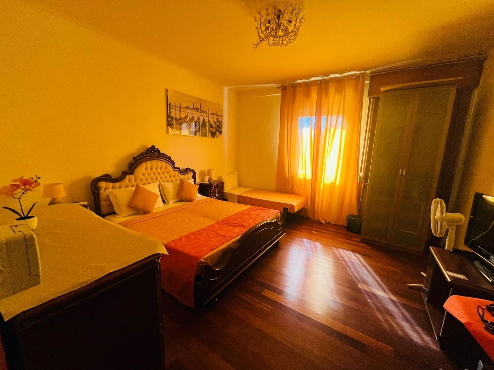 Venice Popular Homestay *
